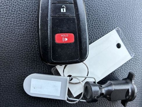 Used 2021 Toyota RAV4 XLE AWD/4WD image 36