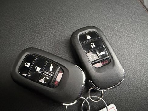 Used 2025 Honda Pilot TrailSport image 34