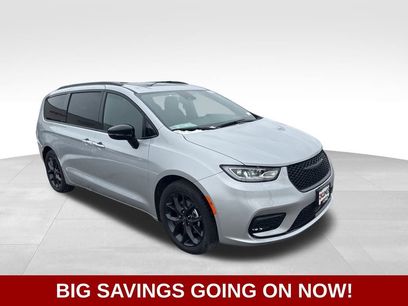 New 2026 Chrysler Pacifica Limited