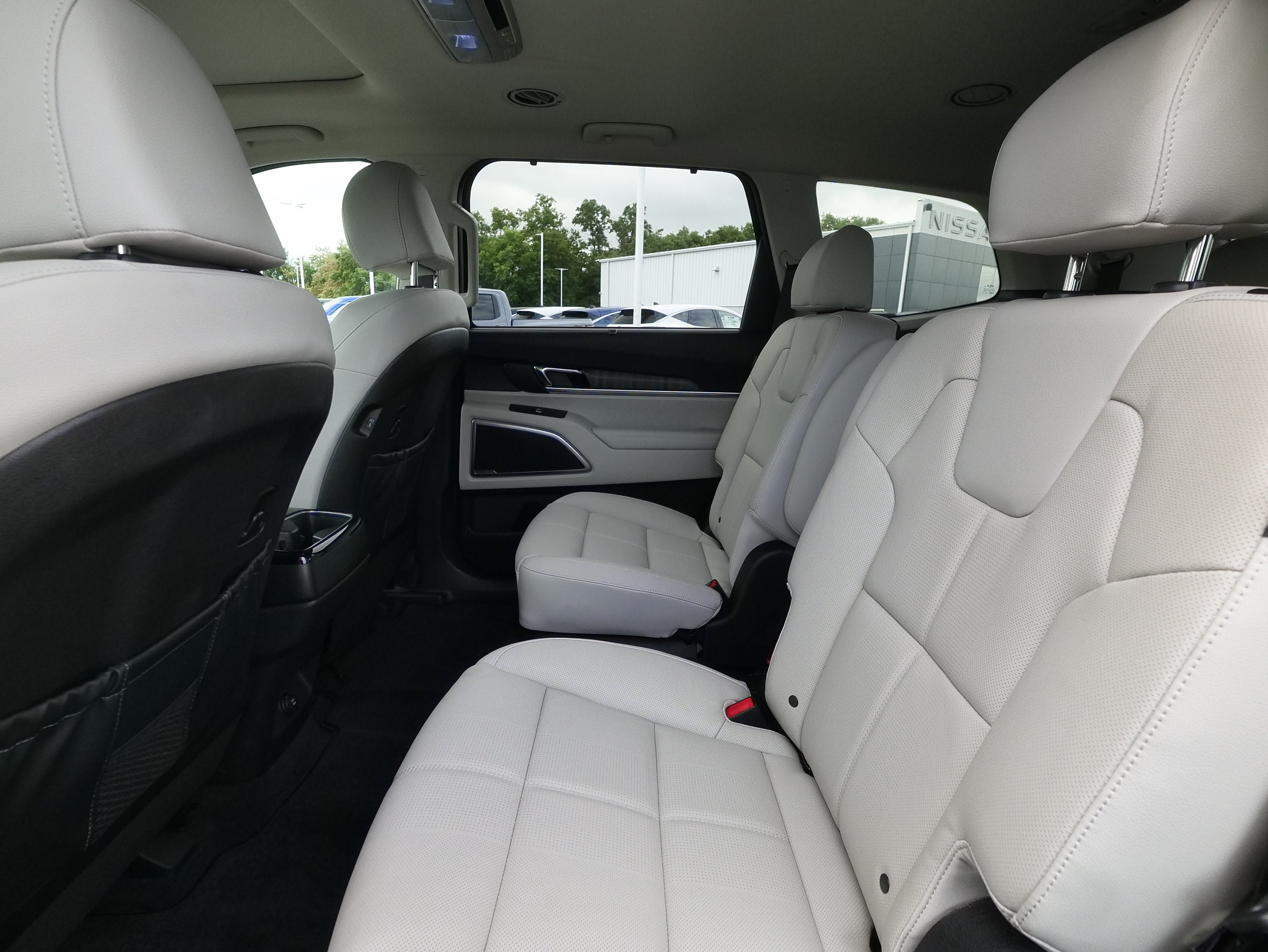 Used 2024 Kia Telluride EX w/ EX Captain's Chair Package AWD/4WD image 15