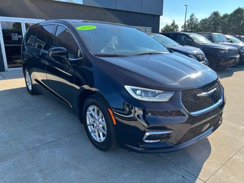 Used 2026 Chrysler Pacifica Select FWD image 1