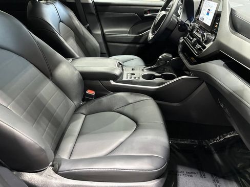 Certified 2026 Toyota Highlander XLE AWD/4WD image 17