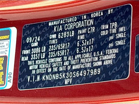 Used 2025 Kia Carnival FWD image 33