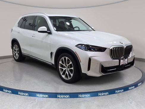 Used 2024 BMW X5 xDrive40i w/ Premium Package image 4