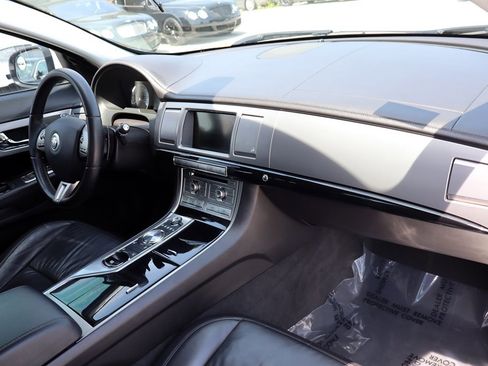 Used 2011 Jaguar XF RWD image 19