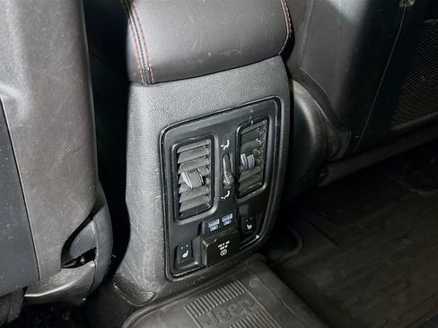 Used 2021 Jeep Grand Cherokee Trailhawk w/ Trailhawk Luxury Group AWD/4WD image 28