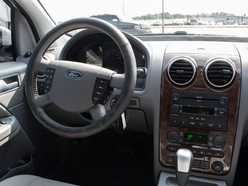 Used 2007 Ford Freestyle SEL image 29