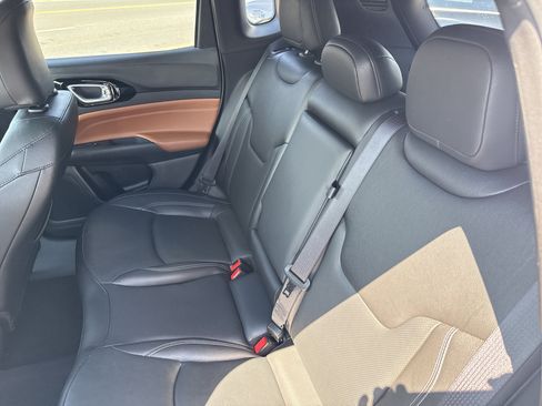 Used 2025 Jeep Compass Limited w/ Elite Group AWD/4WD image 13