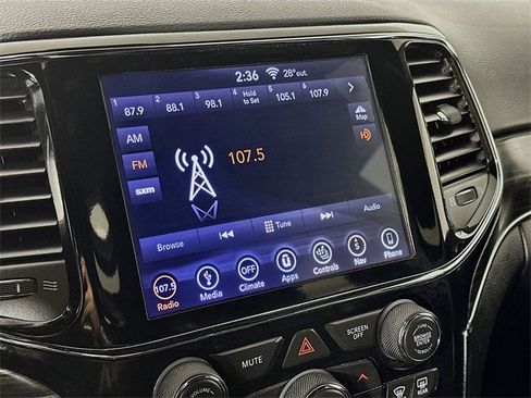 Used 2019 Jeep Grand Cherokee Limited w/ Luxury Group II image 26