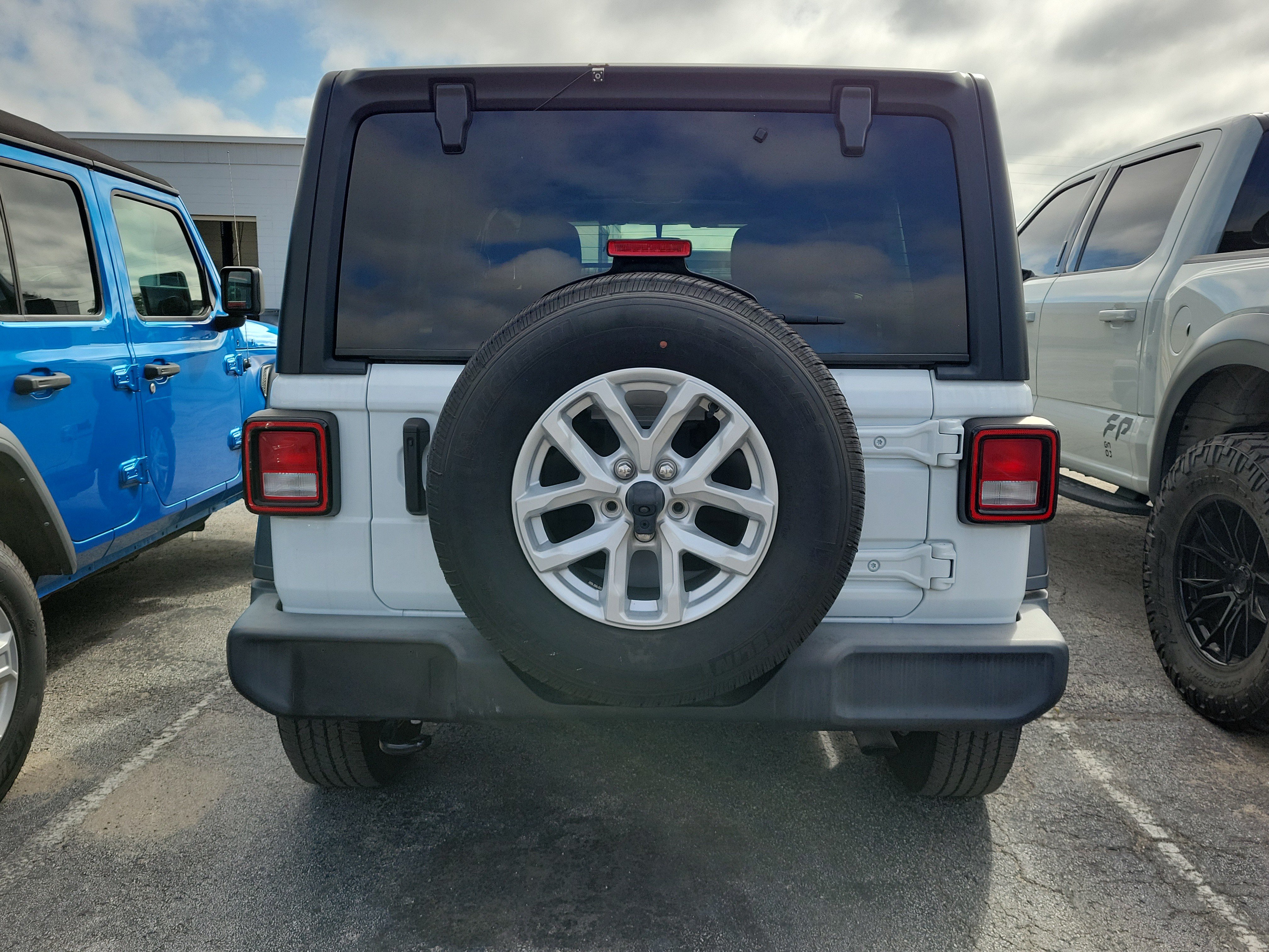 Used 2023 Jeep Wrangler Unlimited Sport AWD/4WD image 5
