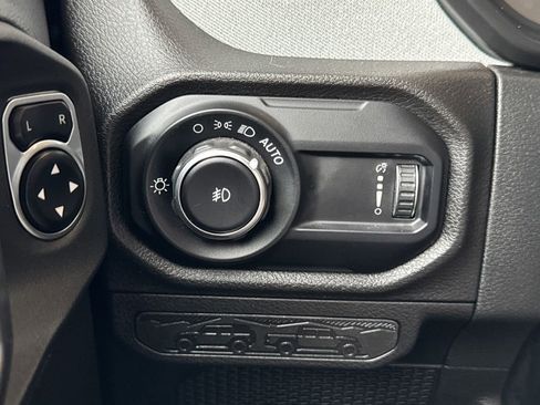 Used 2024 Jeep Wrangler Unlimited Sport AWD/4WD image 18