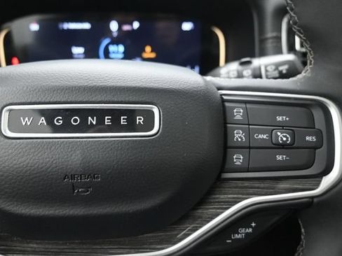 Used 2022 Jeep Wagoneer Series III w/ Premium Group I AWD/4WD image 28