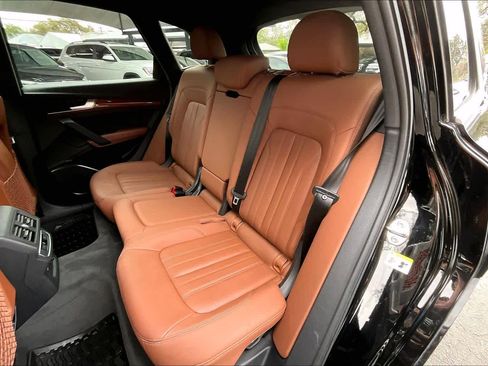 Used 2021 Audi Q5 Premium w/ Convenience Package image 20