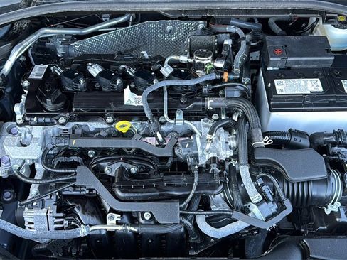 Used 2025 Toyota Corolla Cross L image 28