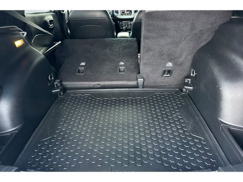 Used 2021 Jeep Compass Latitude image 17