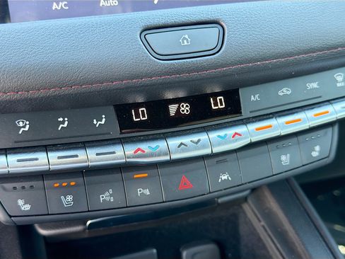 Used 2022 Cadillac XT4 Sport w/ Comfort Package FWD image 33