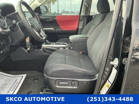 Used 2022 Toyota Tacoma SR5 w/ Technology Package RWD image 11