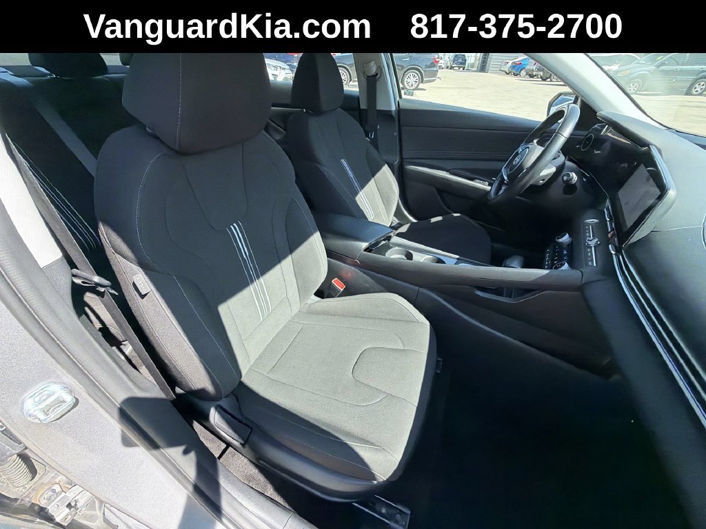 Used 2025 Hyundai Elantra SEL FWD image 28