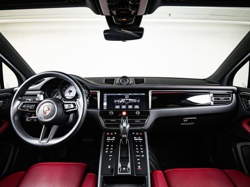 Certified 2024 Porsche Macan S AWD/4WD image 24