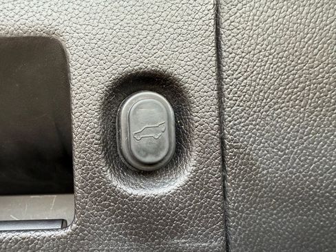 Used 2017 GMC Yukon Denali w/ Open Road Package image 30