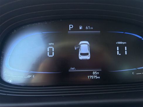 Used 2025 Hyundai Venue SE FWD image 7