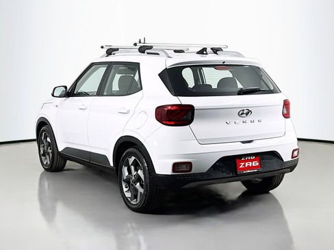 Used 2022 Hyundai Venue SEL w/ Cargo Package FWD image 3