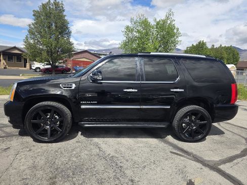 Used 2014 Cadillac Escalade Luxury AWD/4WD image 2
