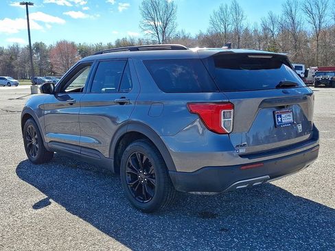 Used 2021 Ford Explorer XLT w/ Equipment Group 202A image 8