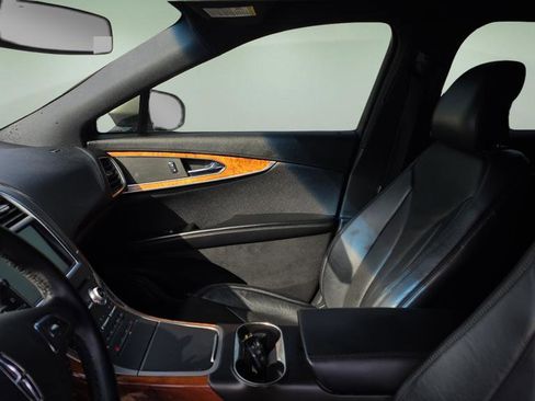 Used 2016 Lincoln MKX Select image 11