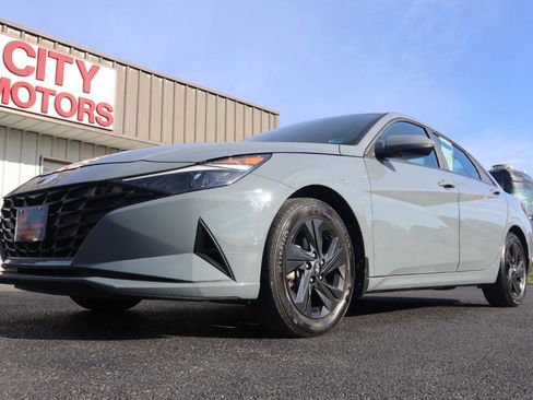 Used 2023 Hyundai Elantra SEL image 15