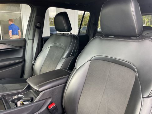 Used 2025 Jeep Grand Cherokee L Altitude RWD image 8