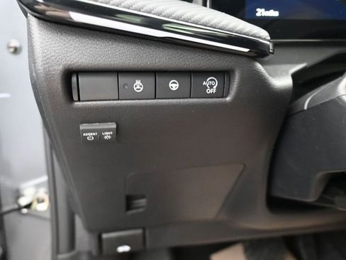 Used 2025 Nissan Kicks SR w/ SR Premium Package FWD image 23
