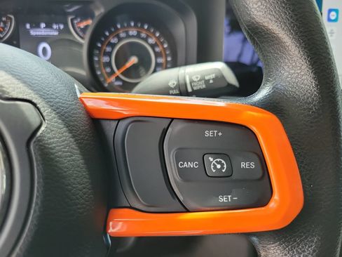 Used 2024 Jeep Gladiator Sport AWD/4WD image 17