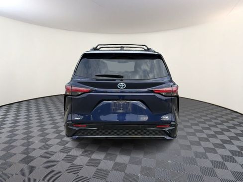 Used 2022 Toyota Sienna XSE w/ XSE Plus Package AWD/4WD image 7