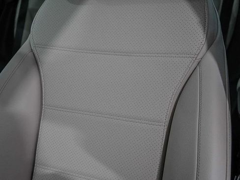 Used 2025 Mercedes-Benz GLC 300 image 28