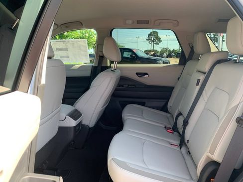 New 2026 Nissan Pathfinder SL w/ SL Premium Package FWD image 21