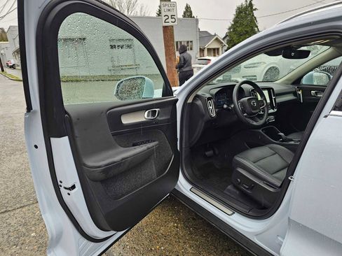 Certified 2025 Volvo XC40 B5 Core w/ Protection Package Premier image 22