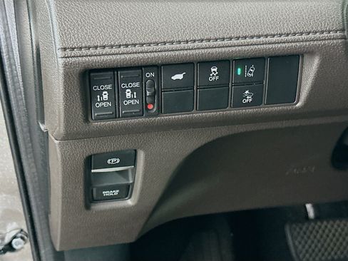 Used 2018 Honda Odyssey EX-L image 16