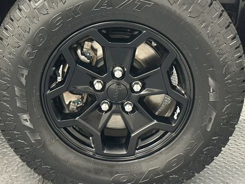 Used 2022 Jeep Gladiator Sport AWD/4WD image 21