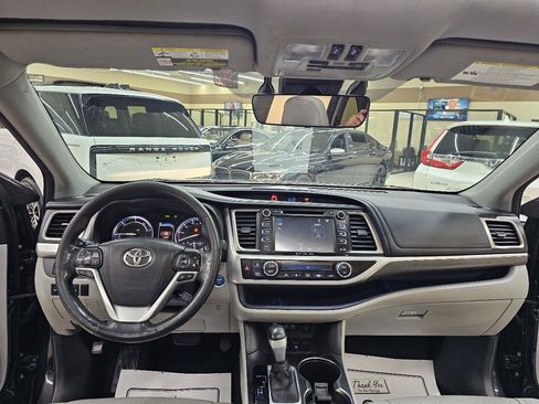 Used 2017 Toyota Highlander Limited Platinum AWD/4WD image 30