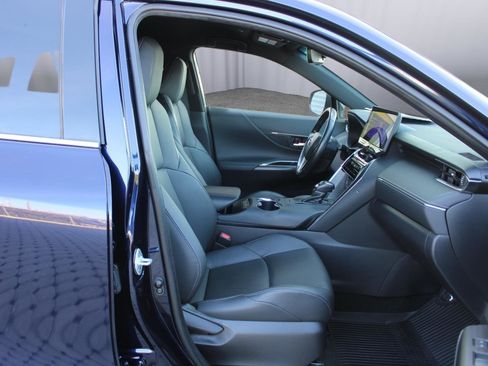 Used 2023 Toyota Venza XLE image 35