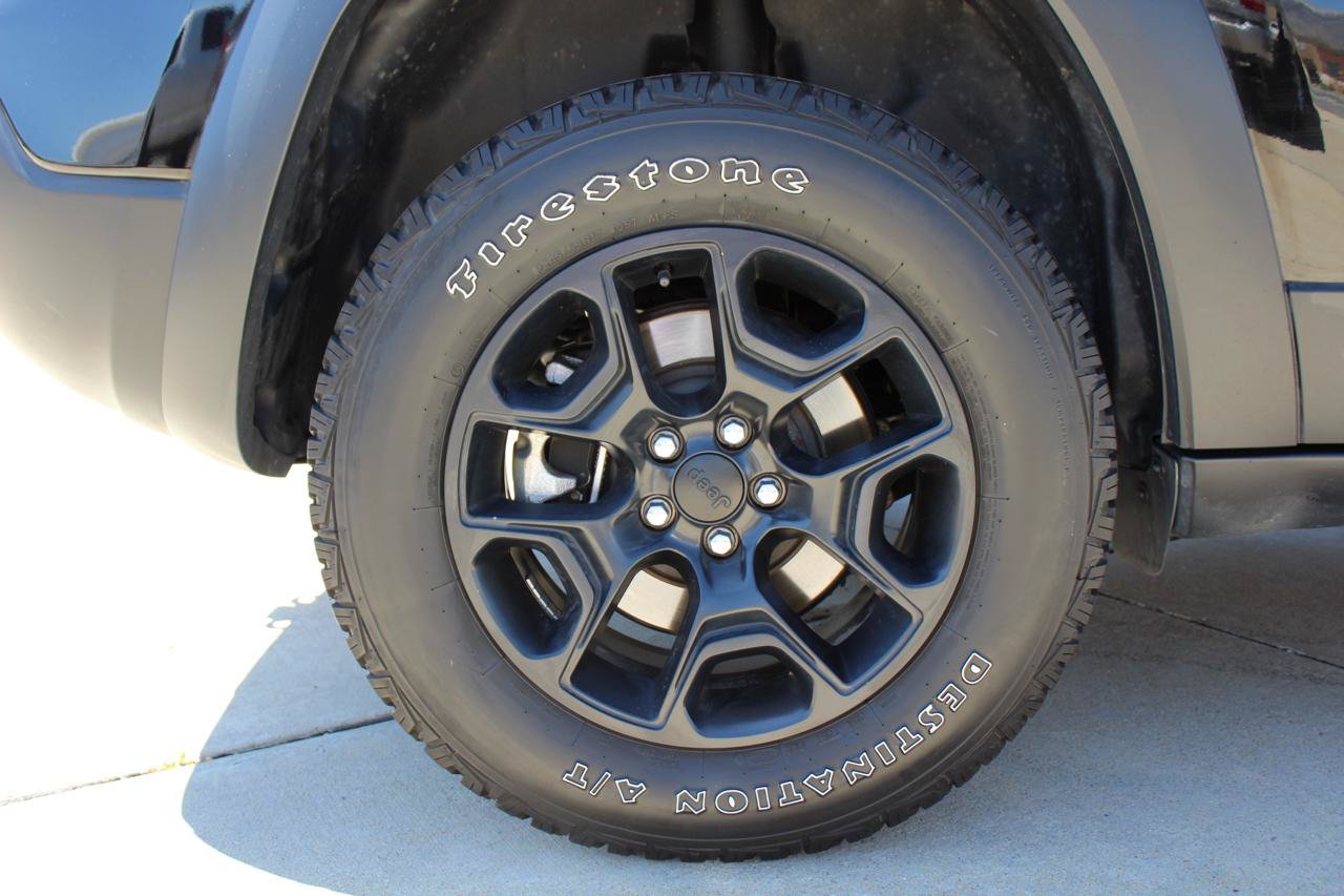 Used 2022 Jeep Cherokee Latitude w/ Sun & Sound Group AWD/4WD image 42