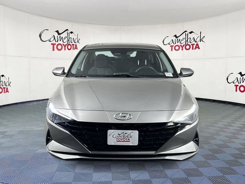Used 2021 Hyundai Elantra SE image 2