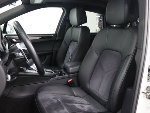 Used 2020 Porsche Macan image 22