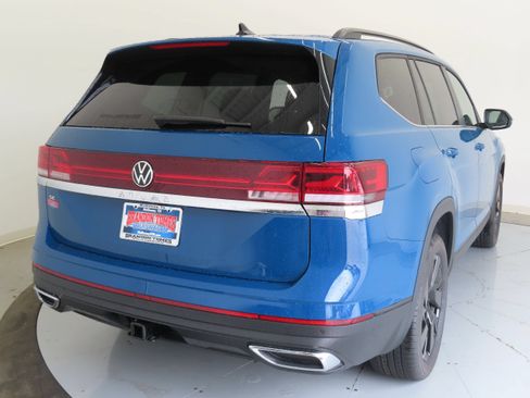 New 2025 Volkswagen Atlas SE FWD image 3