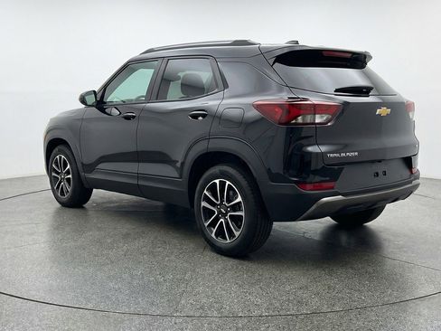 Used 2025 Chevrolet TrailBlazer LT w/ Driver Confidence Package image 6