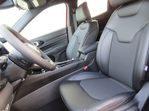 New 2026 Jeep Compass Latitude image 17