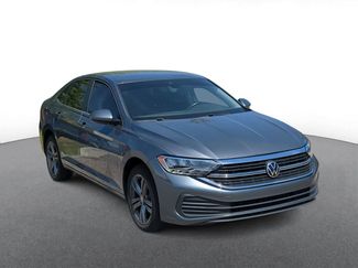Used 2021 Volkswagen Tiguan SE w/ Panoramic Sunroof Package FWD video 2