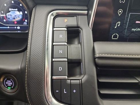 Used 2022 GMC Yukon SLT w/ SLT Premium Package image 32