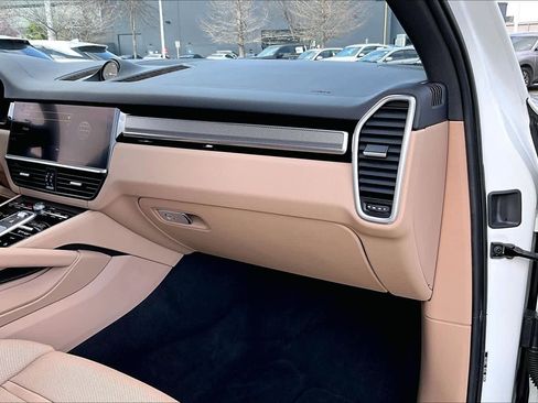 Used 2022 Porsche Cayenne E-Hybrid AWD/4WD image 49
